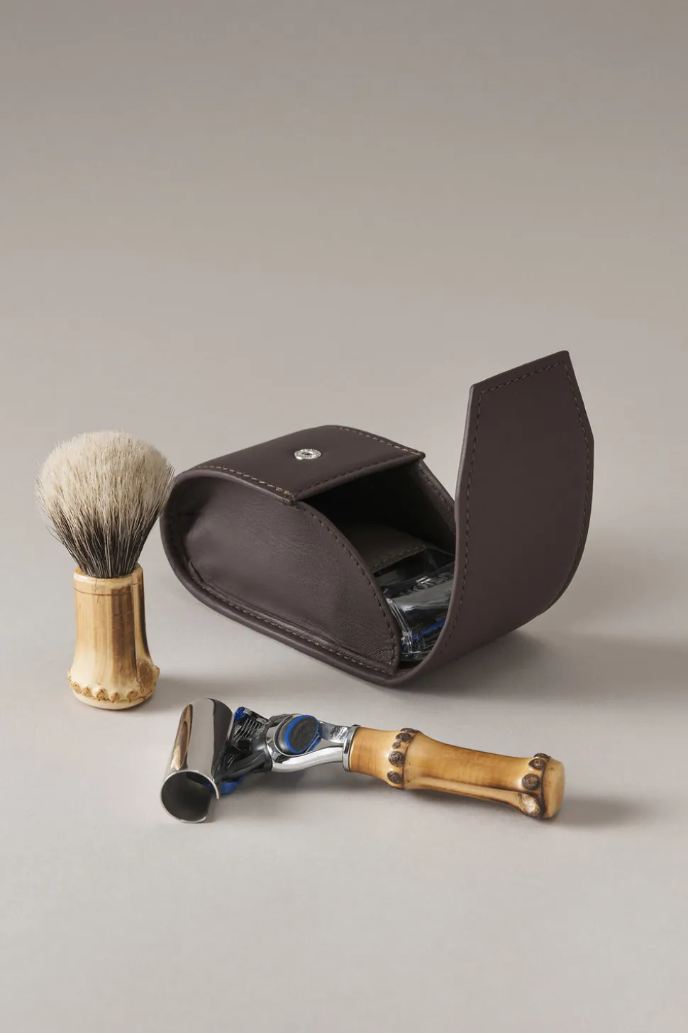 Bamboo root Travelling shaving set