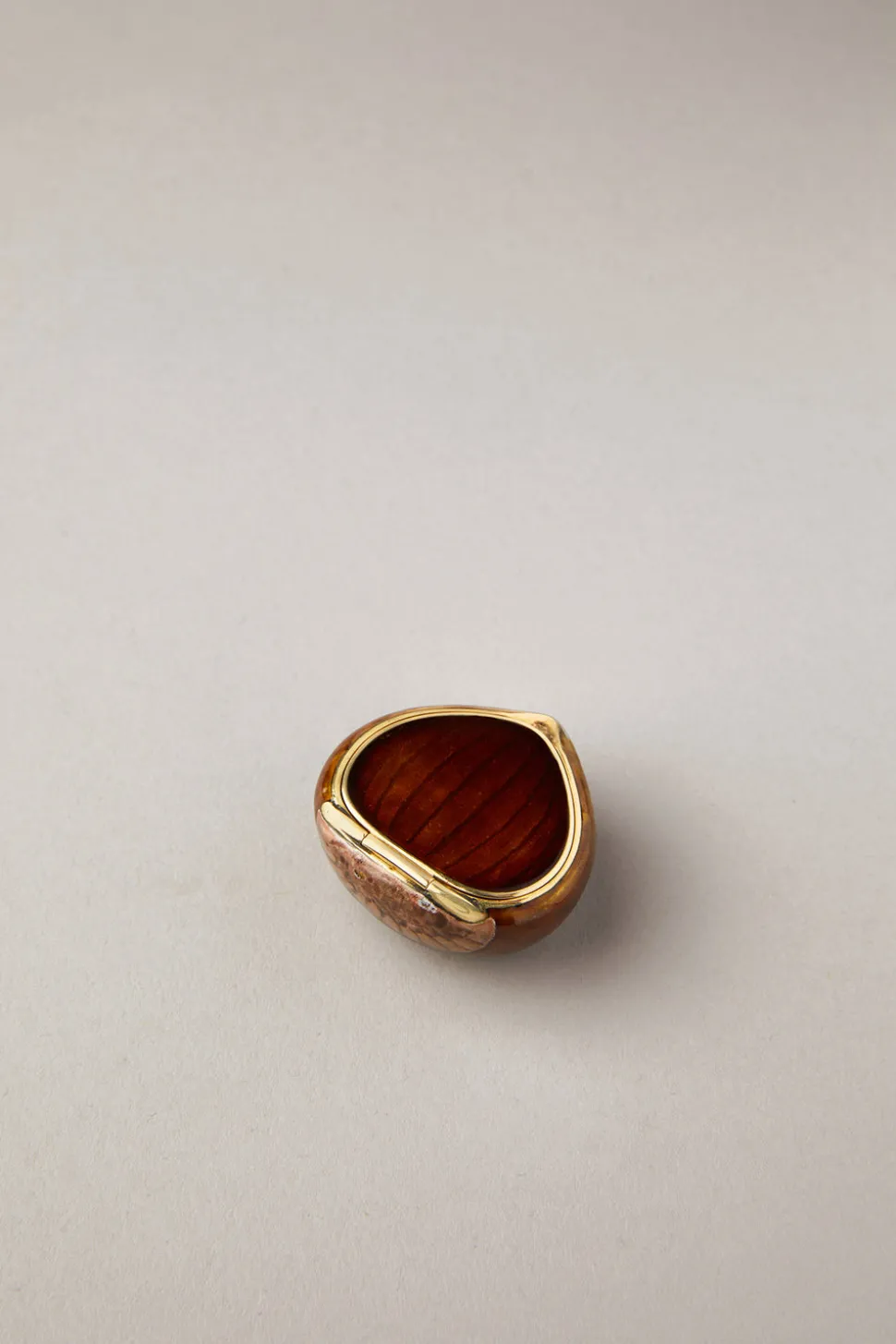 Enamel Chestnut pill box