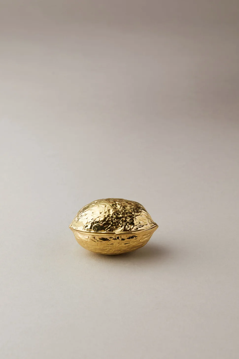 18kts. gold Nut pill box