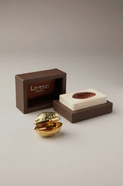 18kts. gold Nut pill box