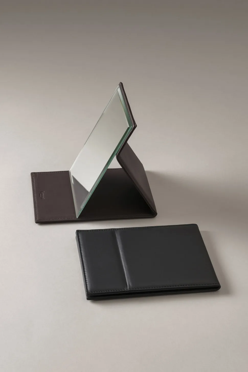 Lambskin Flat travelling mirror