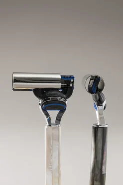 Mother of pearl Fusion razor in mother of pearl