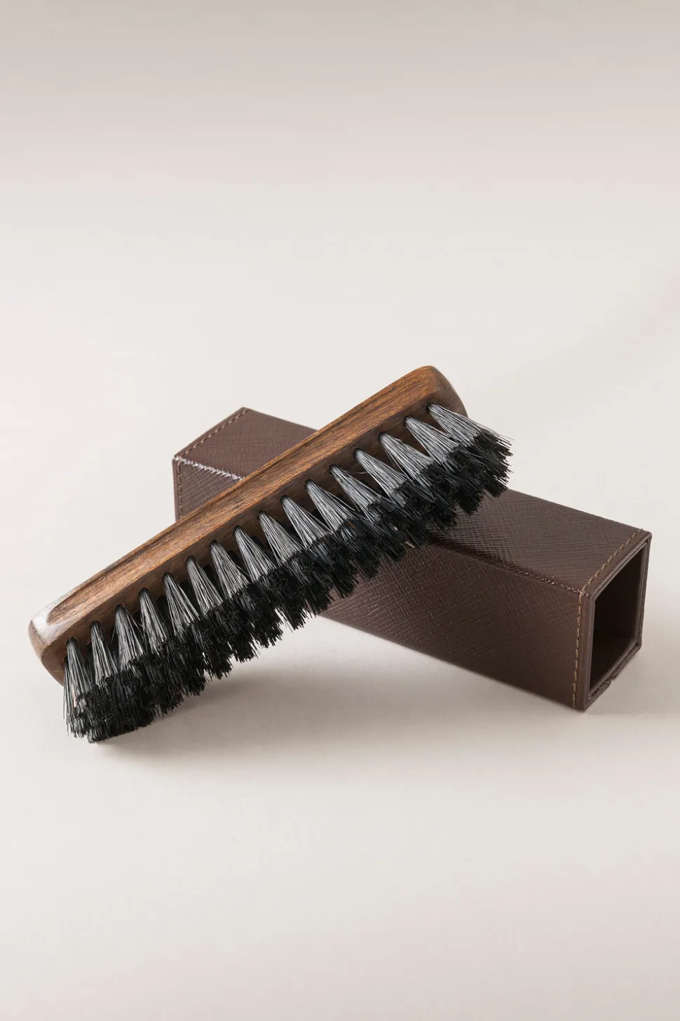 Ovangkol Travelling wool brush in a leather case