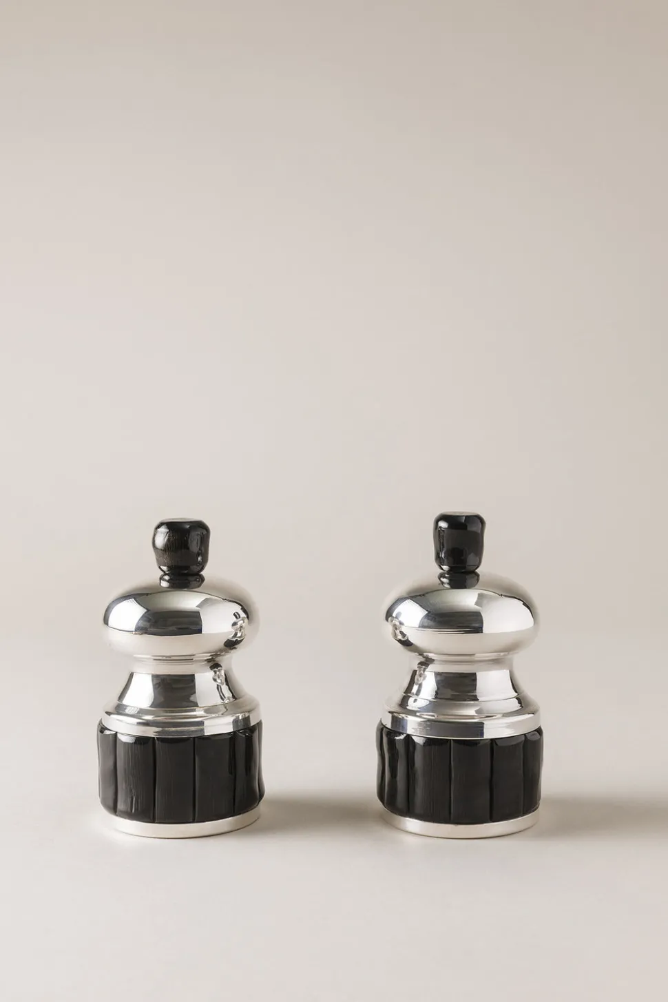 Small oryx t able pepper and salt mill