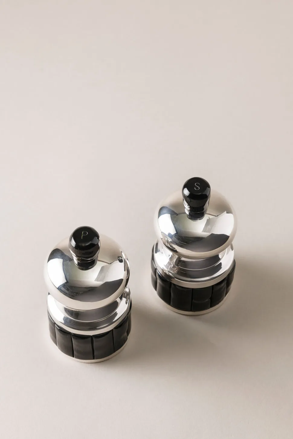 Small oryx t able pepper and salt mill