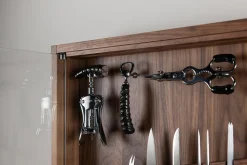 Springbok Medium cabinet wall-mounted knives set