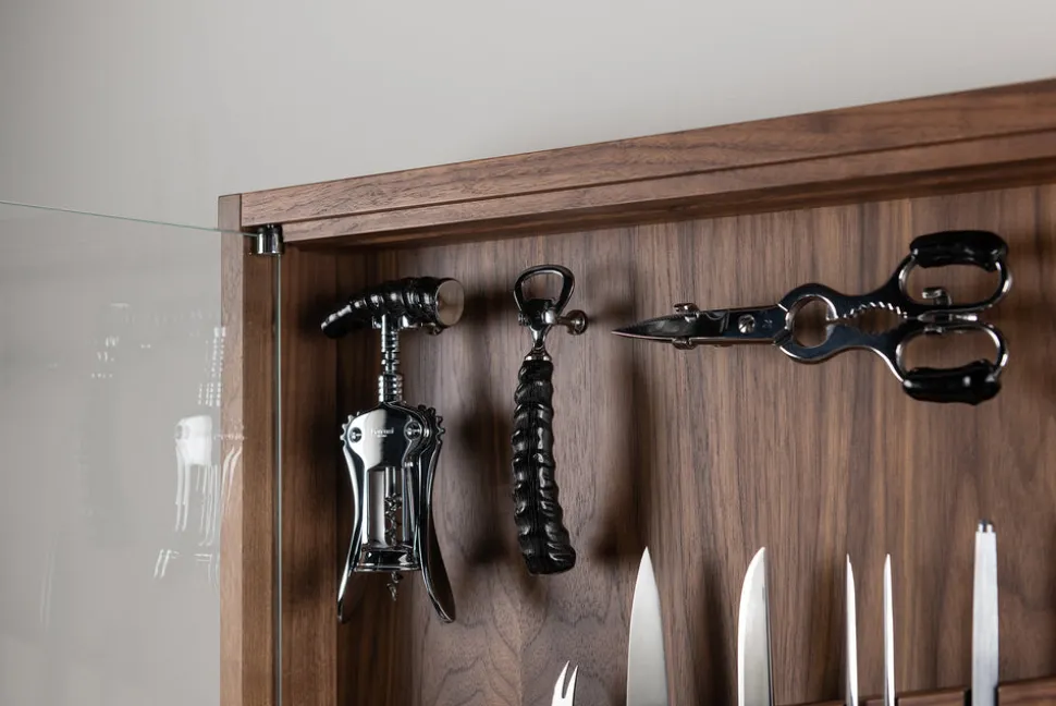 Springbok Medium cabinet wall-mounted knives set