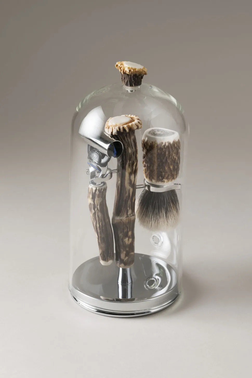 Stag antler Shaving set with glass dome