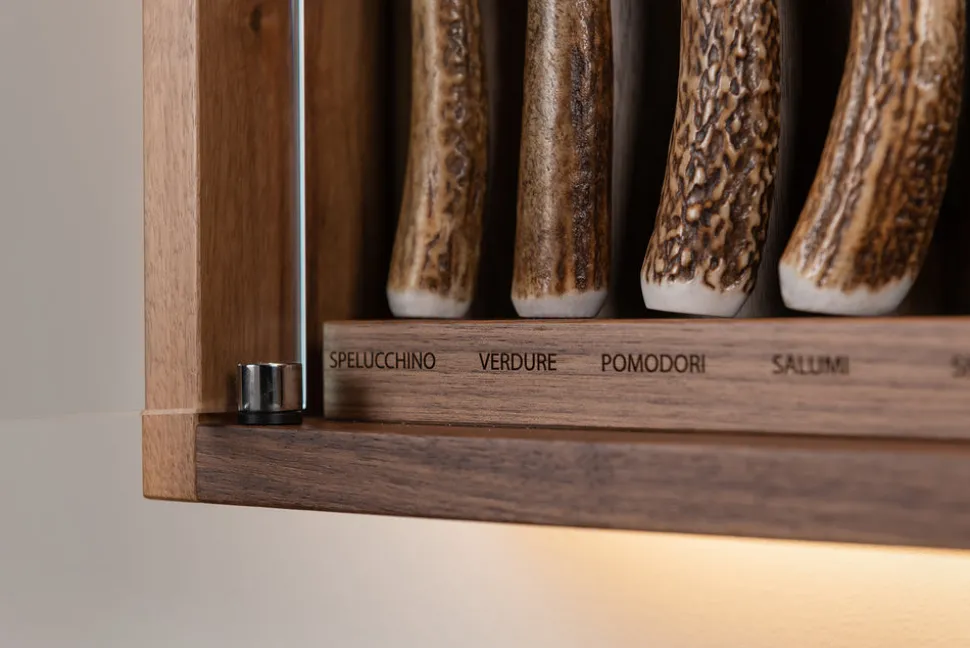 Stag antler Small cabinet wall-mounted knives set