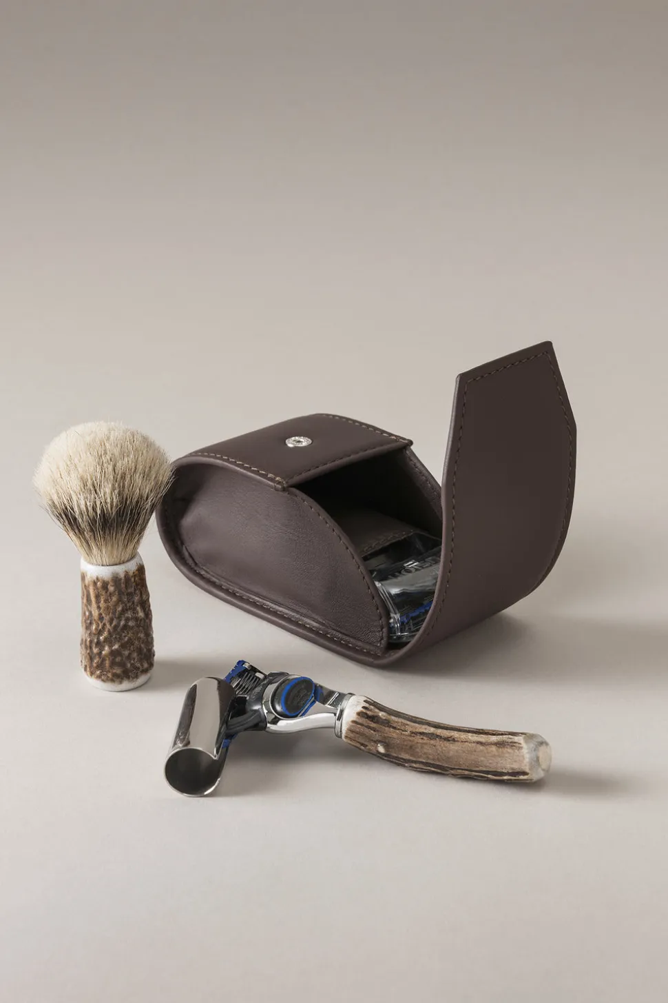 Stag antler Travelling shaving set