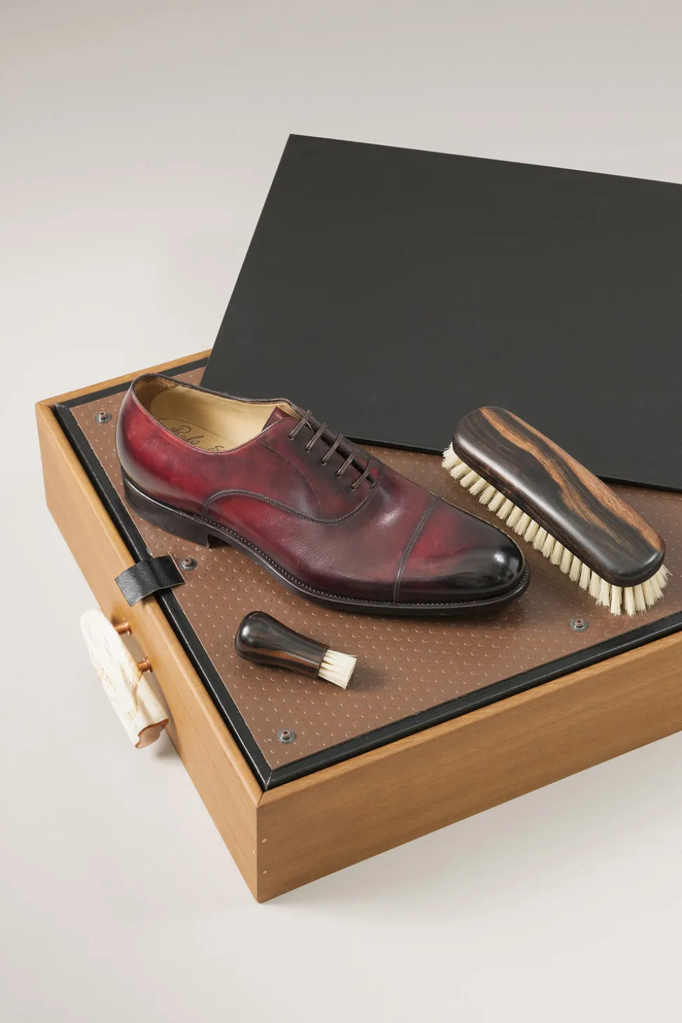 Warthog Shoe shine box with Makassar ebony brushes