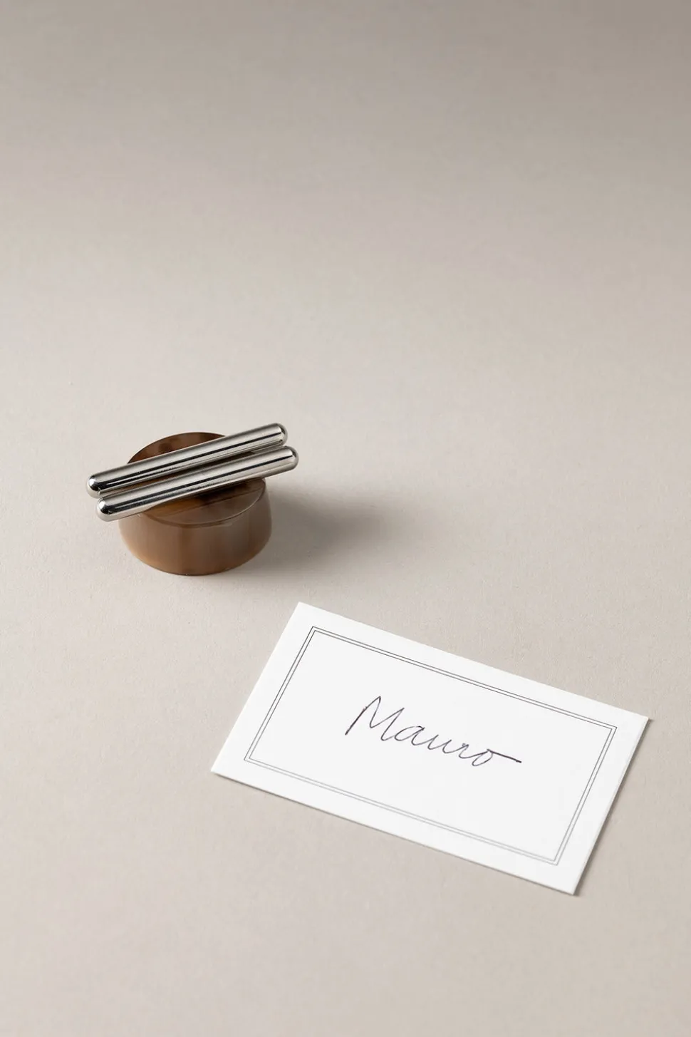 Zebu Place card holder